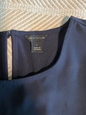 Ann Taylor Dark Navy Sleeveless Scoop Neck Top L